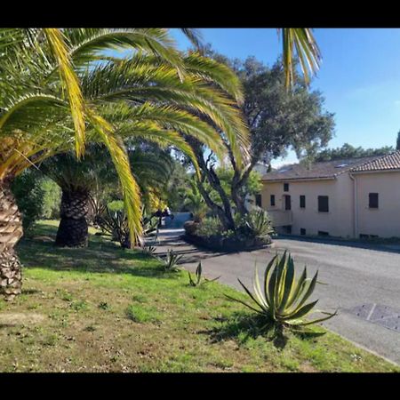 Location Dans Residence Calme, Proche Mer Кавалере-сюр-Мер Екстериор снимка